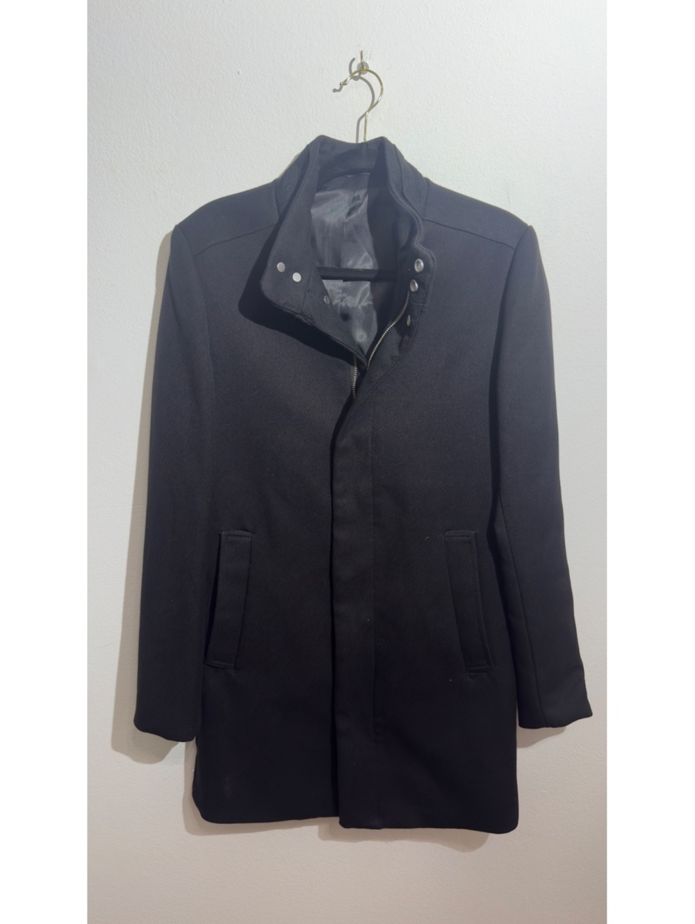 H&M Men's black single-breasted overcoat from BLAZER JACKET